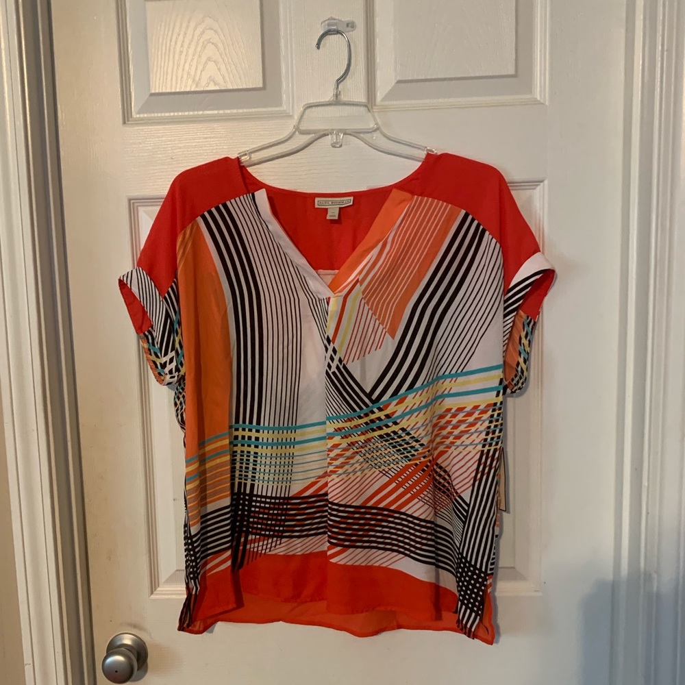 ✨Dana Buchman✨ 100% polyester V-neck